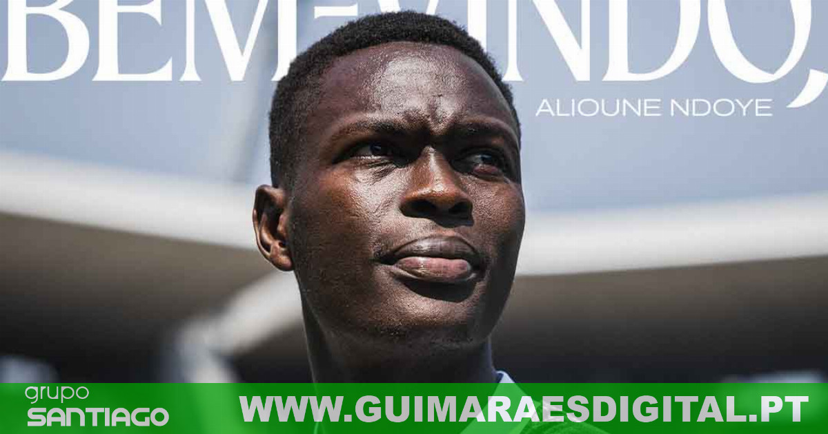Vitória oficializa Alioune Ndoye com contrato por quatro épocas