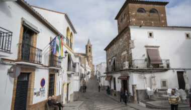 Esta cidade tem casas à venda por 11 mil euros, emprego garantido, e está a menos de 30 minutos da fronteira com Portugal