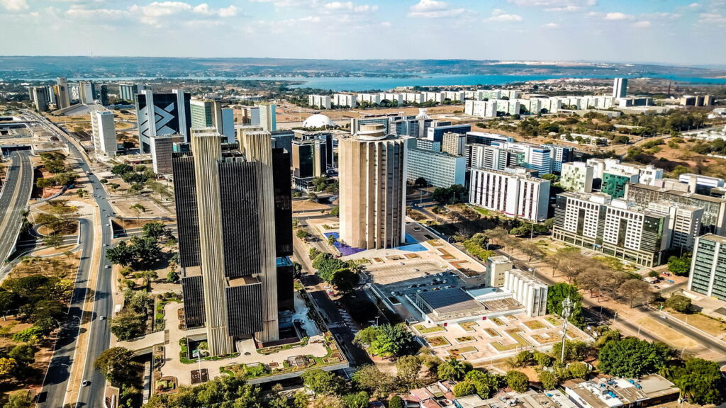 A capital onde o futuro foi desenhado no papel e hoje dita o ritmo do país