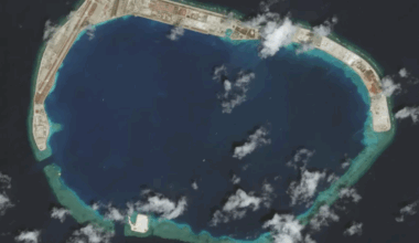 China transforma recife disputado em "porta-aviões inafundável", revelam imagens de satélite