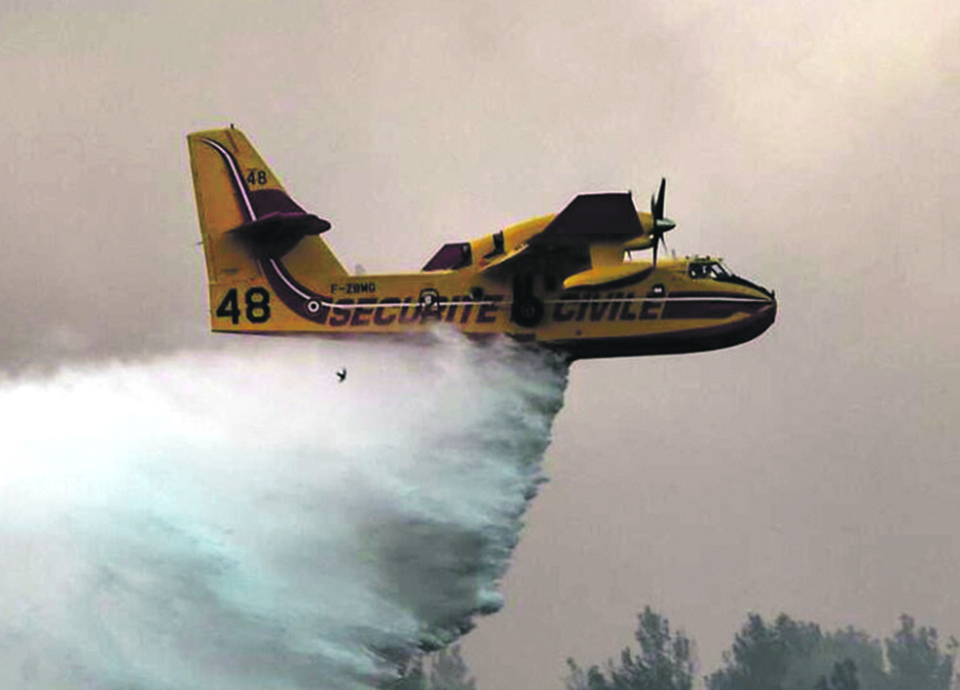 Aviões Fire Boss cedidos pela Suécia só chegam na segunda-feira