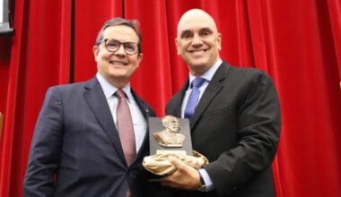 Alexandre de Moraes ganha escultura feita por artista de PG