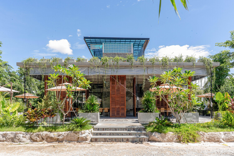 Café & Restaurante Phum Sambo / Khoan + Partners - Fotografia de Exterior, Jardim