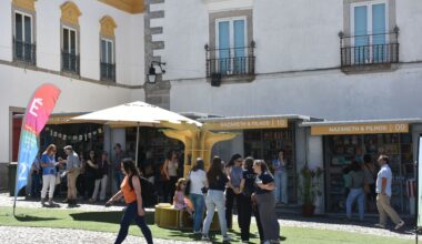 Feira do Livro de Évora já começou | A festa do livro e da literatura prolonga-se até 01 de junho com o Templo Romano como cenário