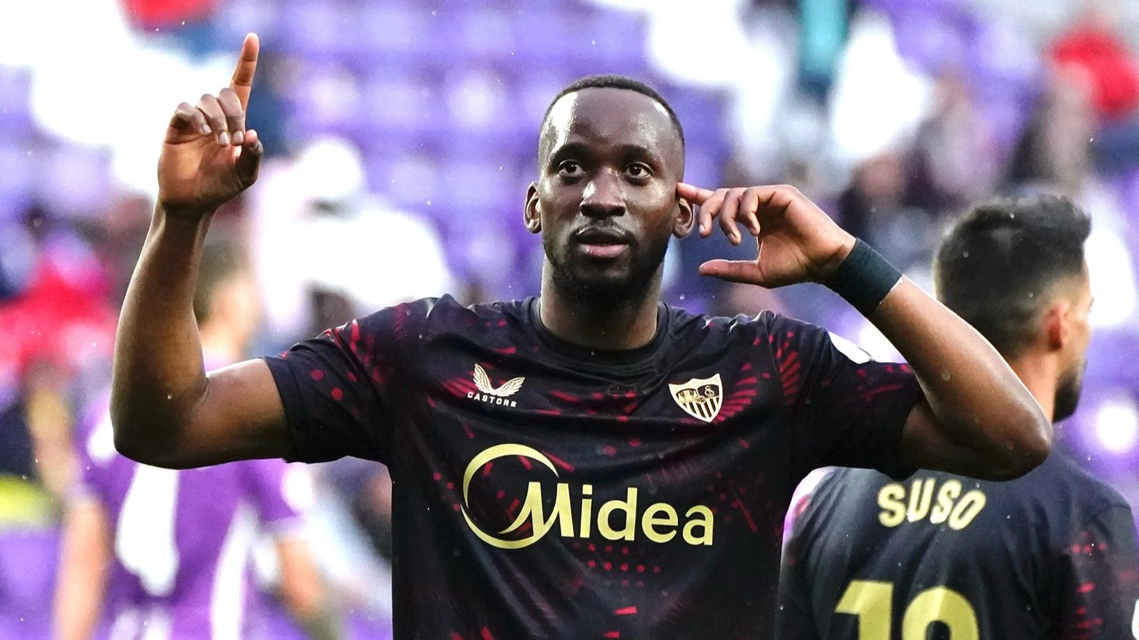 O pormenor no contrato de Dodi Lukebakio que pode ajudar o Benfica a fechar a contratação