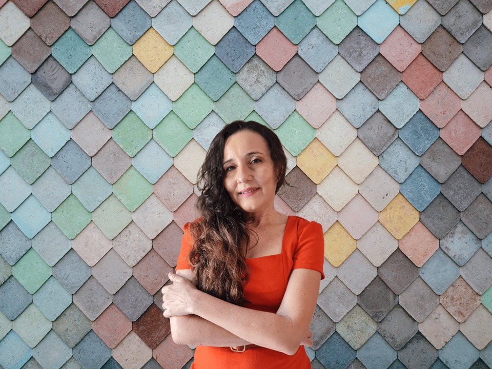 Com apoio da Secult, escritora Efigênia Alves lança o livro “Verbos maduros e de vez – e outros poemas” nesta sexta-feira (8)