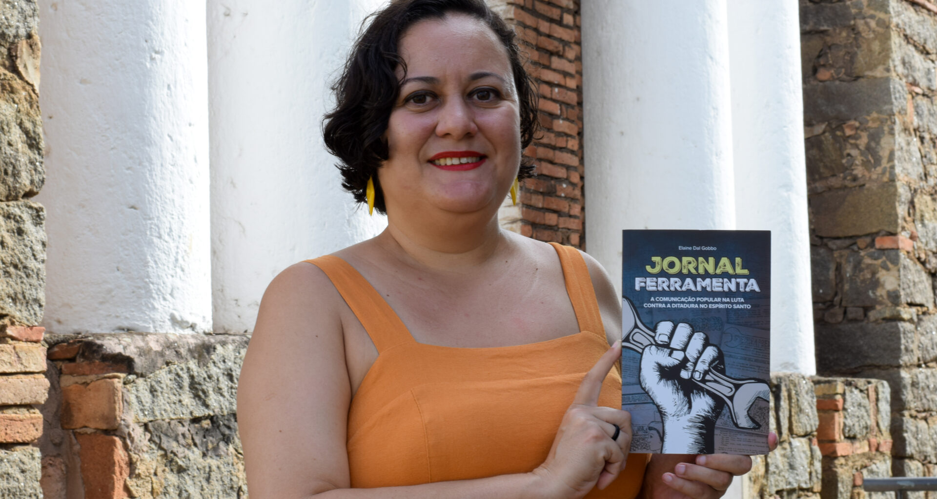 Escritora capixaba lança livro em encontro da Pastoral Operária