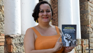 Escritora capixaba lança livro em encontro da Pastoral Operária