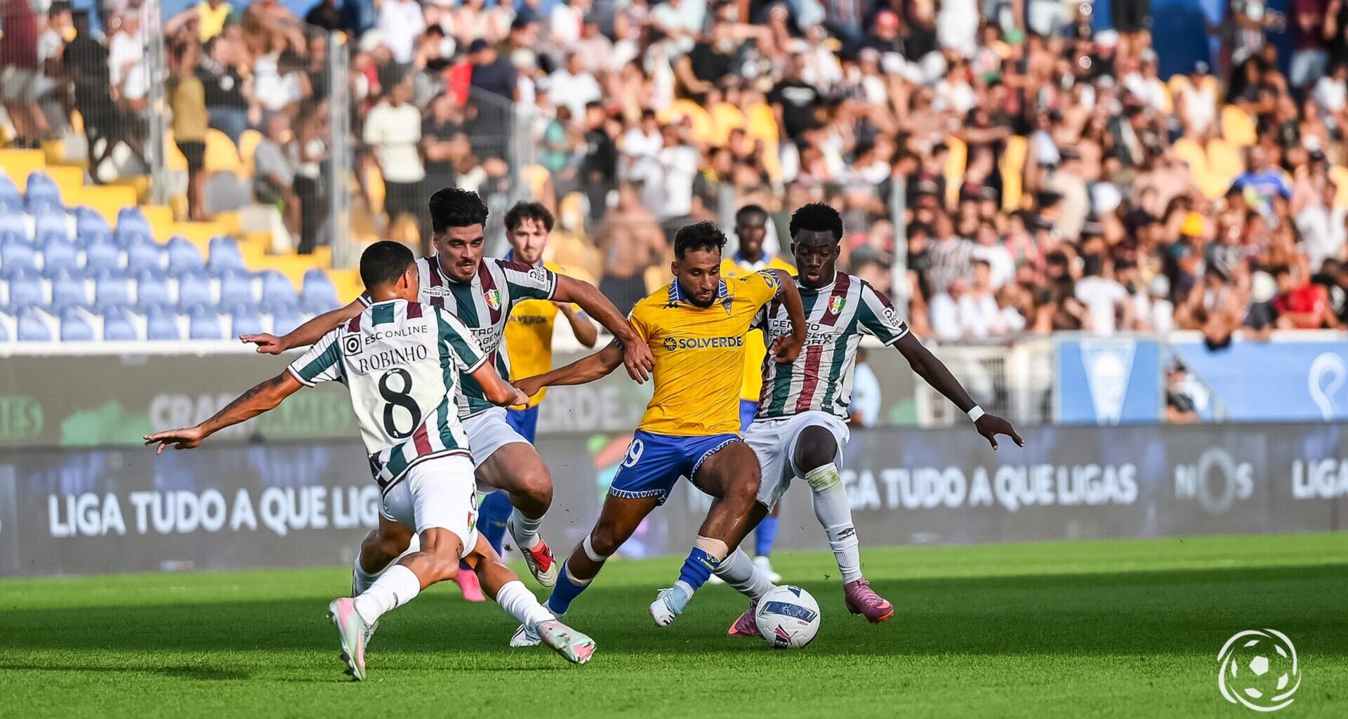 Estoril Praia x Estrela da Amadora teve 6 substituições para cada equipa: eis o motivo