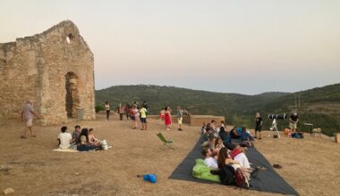 Mais de 800 pessoas de todo o Algarve acorreram ao Castelo de Paderne para observar as estrelas – Algarve Vivo