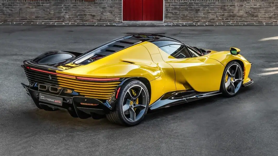 Ferrari Daytona SP3 599+1 — traseira 3/4
