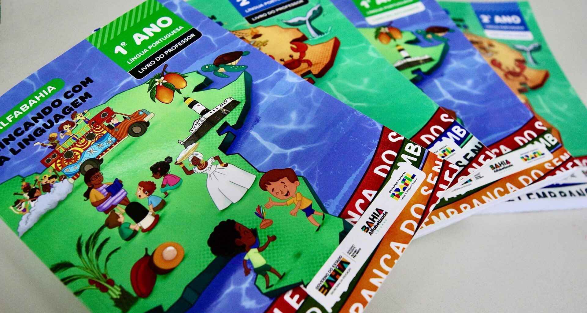 BAHIA ALFABETIZADA: SEC ENTREGA MAIS DE 350 MIL LIVROS A MUNICÍPIOS BAIANOS PARA AUXILIAR ALFABETIZAÇÃO DE CRIANÇAS NA IDADE ADEQUADA