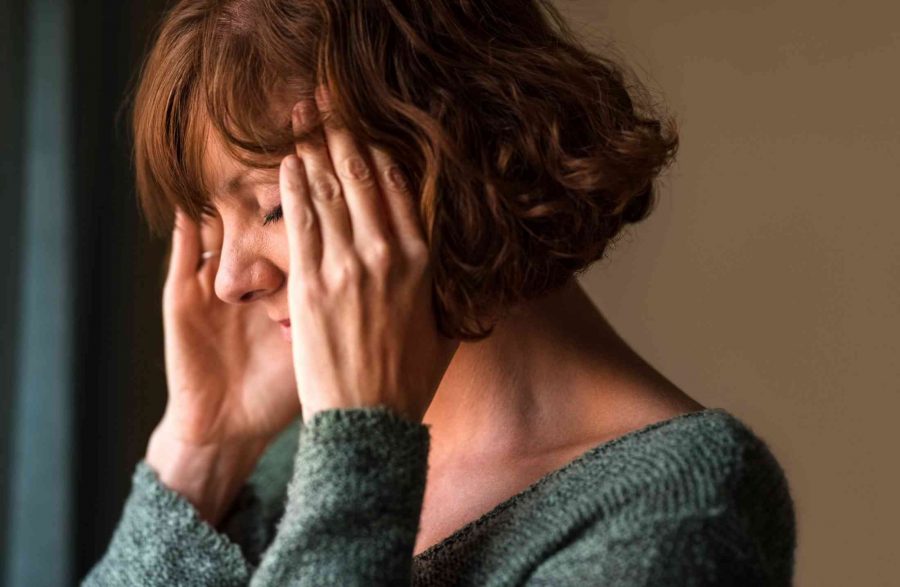 Médica explica como a alimentação e o equilíbrio hormonal ajudam na menopausa