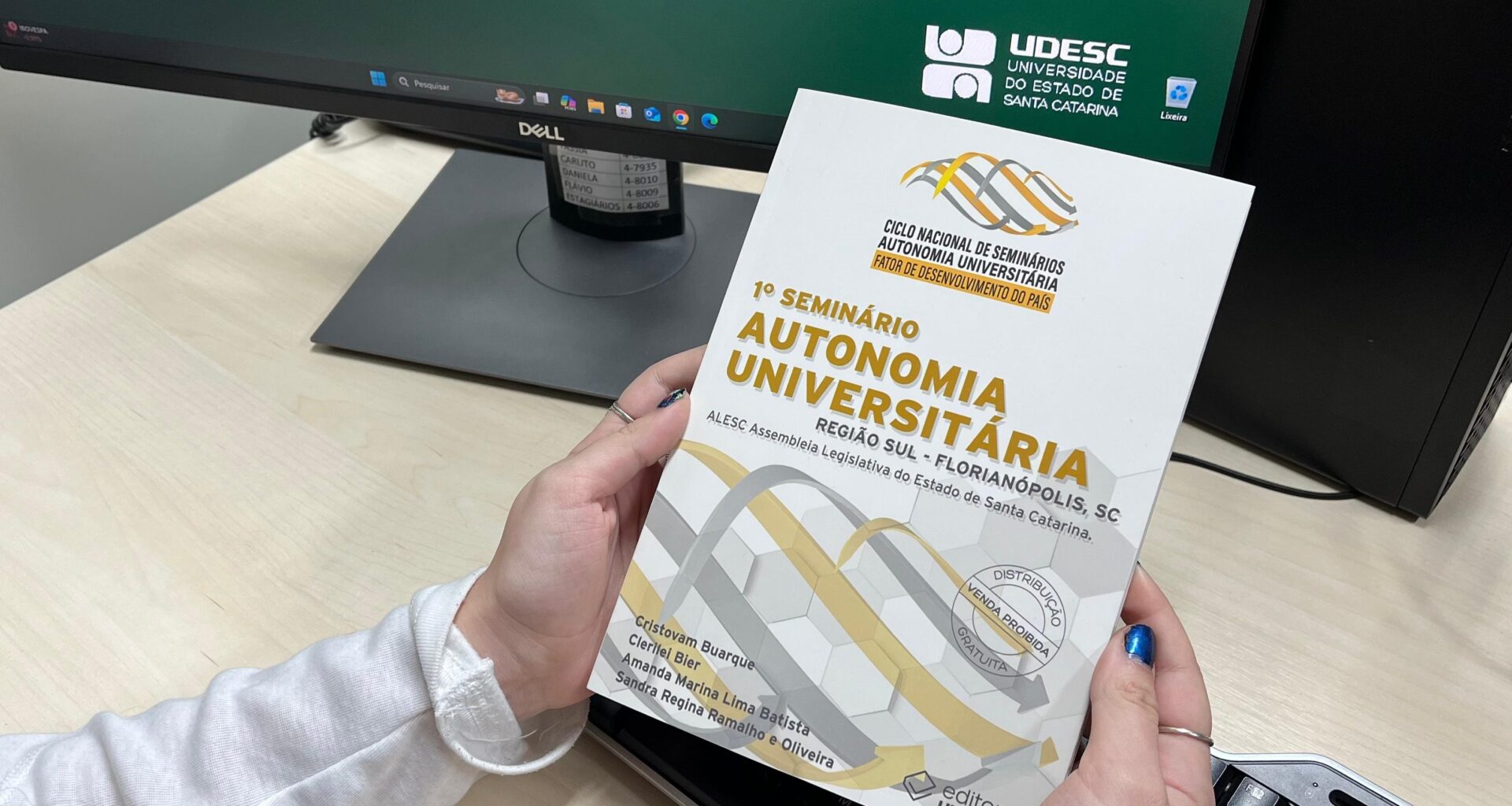 Udesc lança edição impressa de livro sobre autonomia universitária