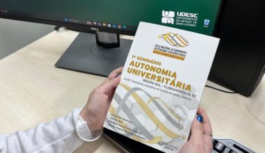 Udesc lança edição impressa de livro sobre autonomia universitária