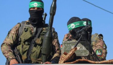 "Eles comem o que nós comemos": Hamas divulga um vídeo de refém israelita extremamente magro e num túnel apertado
