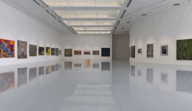 Interior da galeria em Bangkok que removeu obras de exposição depois de pressão da China