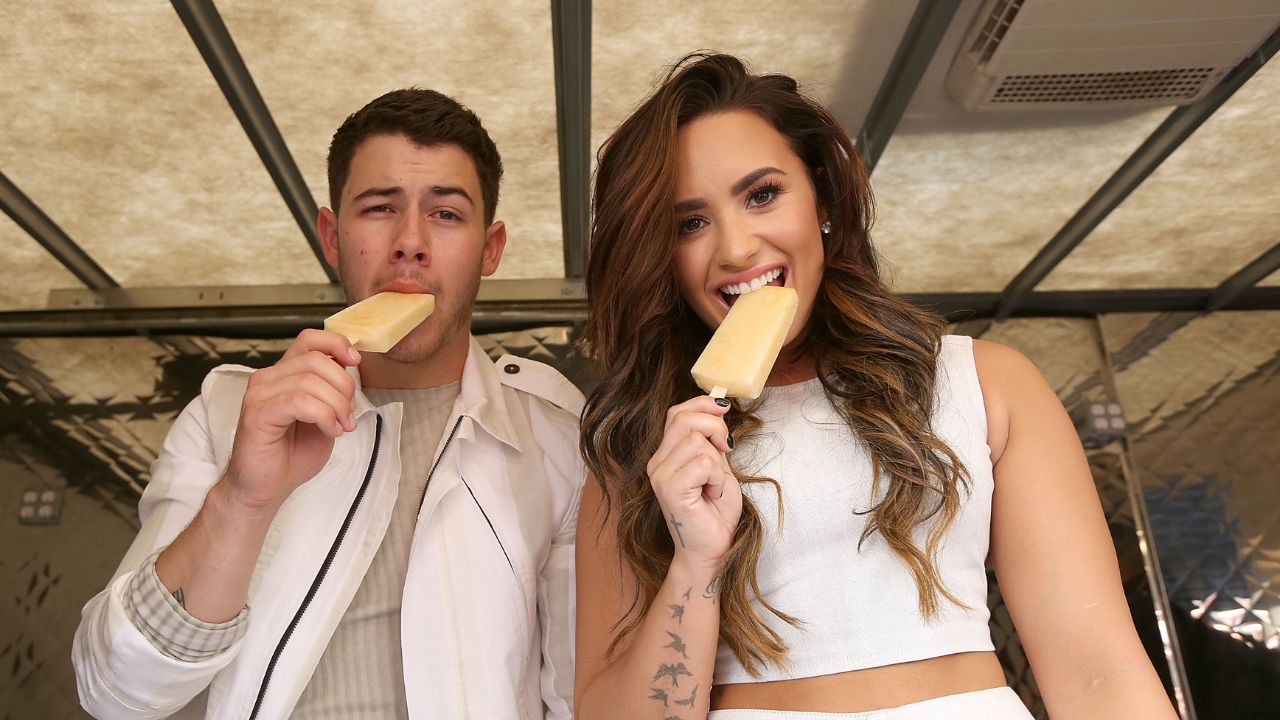 Nick Jonas comenta sobre participação de Demi Lovato em show: 'Sonho'