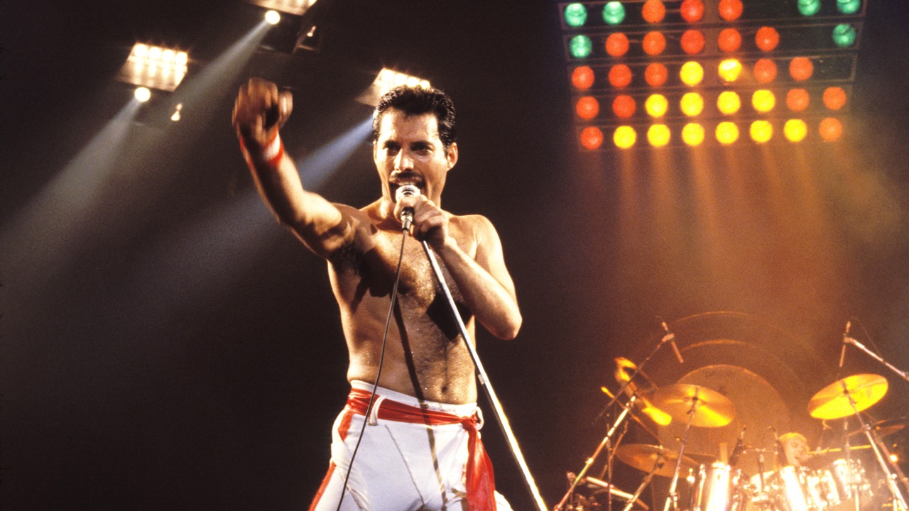 Filha secreta de Freddie Mercury fala sobre relação com o ícone do rock