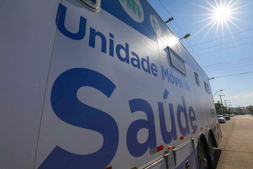 Unidade móvel de saúde leva atendimento a cinco comunidades de Porto Alegre nesta semana