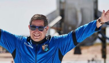 Primeiro turista espacial português ganhou asas de “astronauta” com a Blue Origin há 3 anos. Recorde o momento - Multimédia
