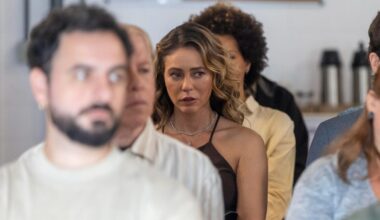 Heleninha vai a uma reunião do AA no capítulo de sexta-feira 15 de agosto de 2025 de Vale Tudo
