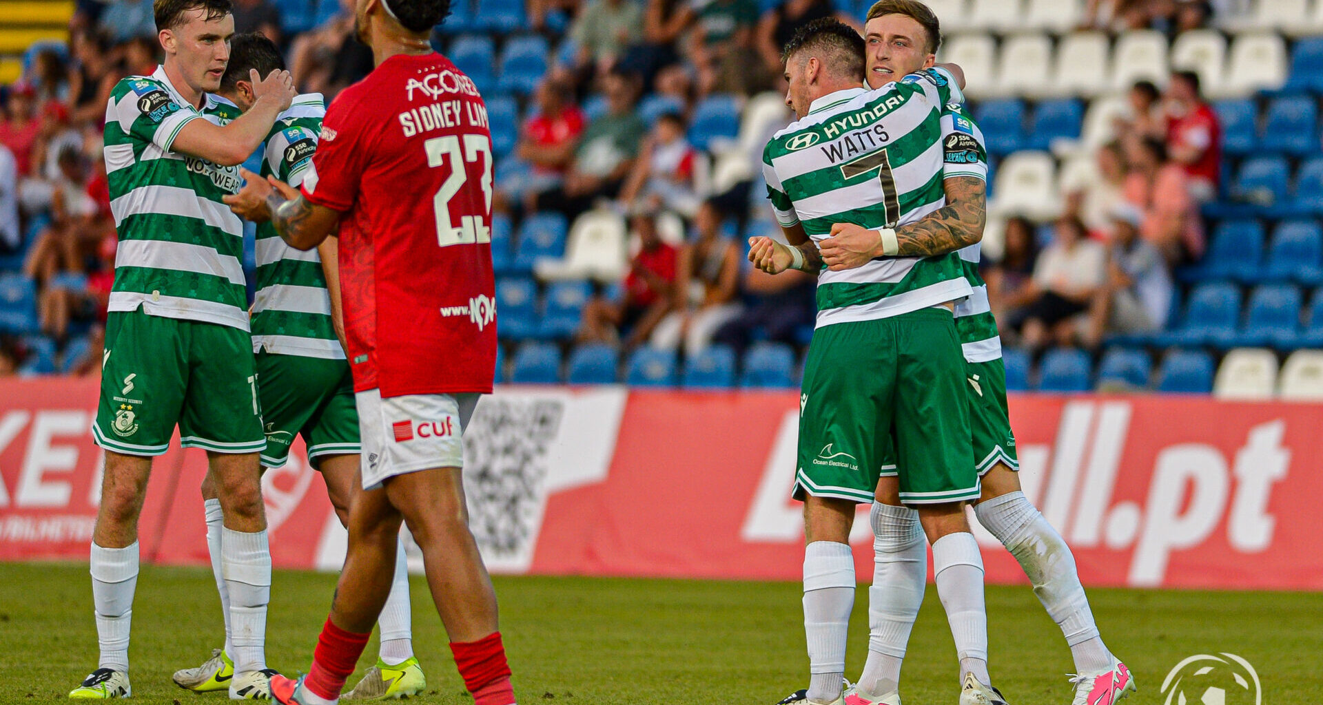 Santa Clara sofre reviravolta diante do Shamrock Rovers e está em desvantagem na eliminatória de acesso à Conference League