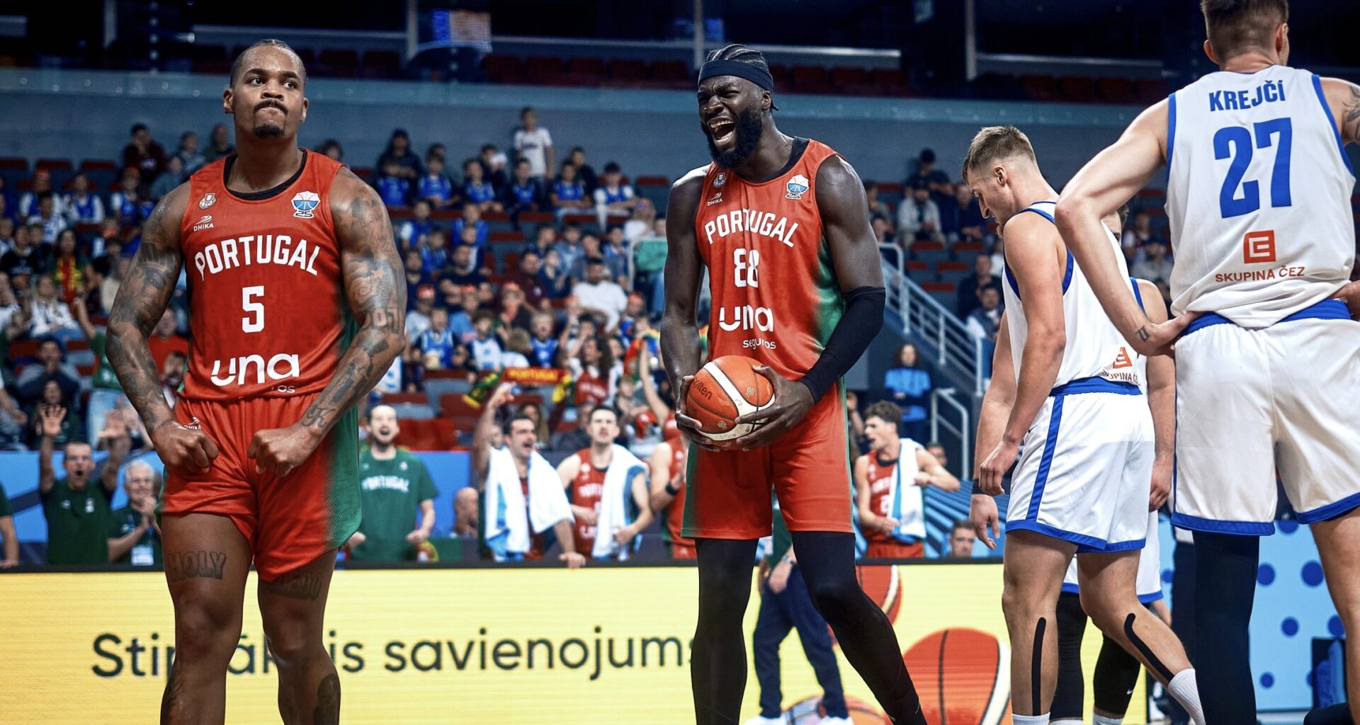 Portugal vence a Chéquia a abrir o EuroBasket 2025