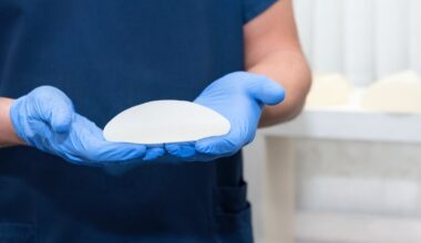 Câncer raro associado a prótese de silicone é registrado no Brasil; há motivo para preocupação?