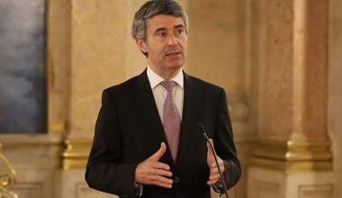 Líder do PS acusa Governo de apresentar “medidas avulso” para o país