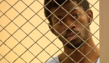 Lil Nas X é acusado por quatro crimes após ser abordado seminu e preso nos EUA
