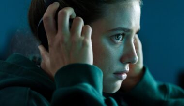 Atriz de Riverdale promete questionar o limite da internet em filme