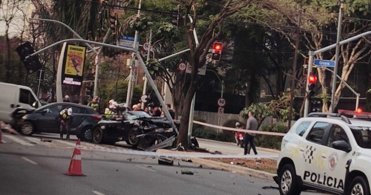 Bia Miranda e Gato Preto batem carro de luxo após noite de festa com bebidas alcoólicas – R7 Entretenimento