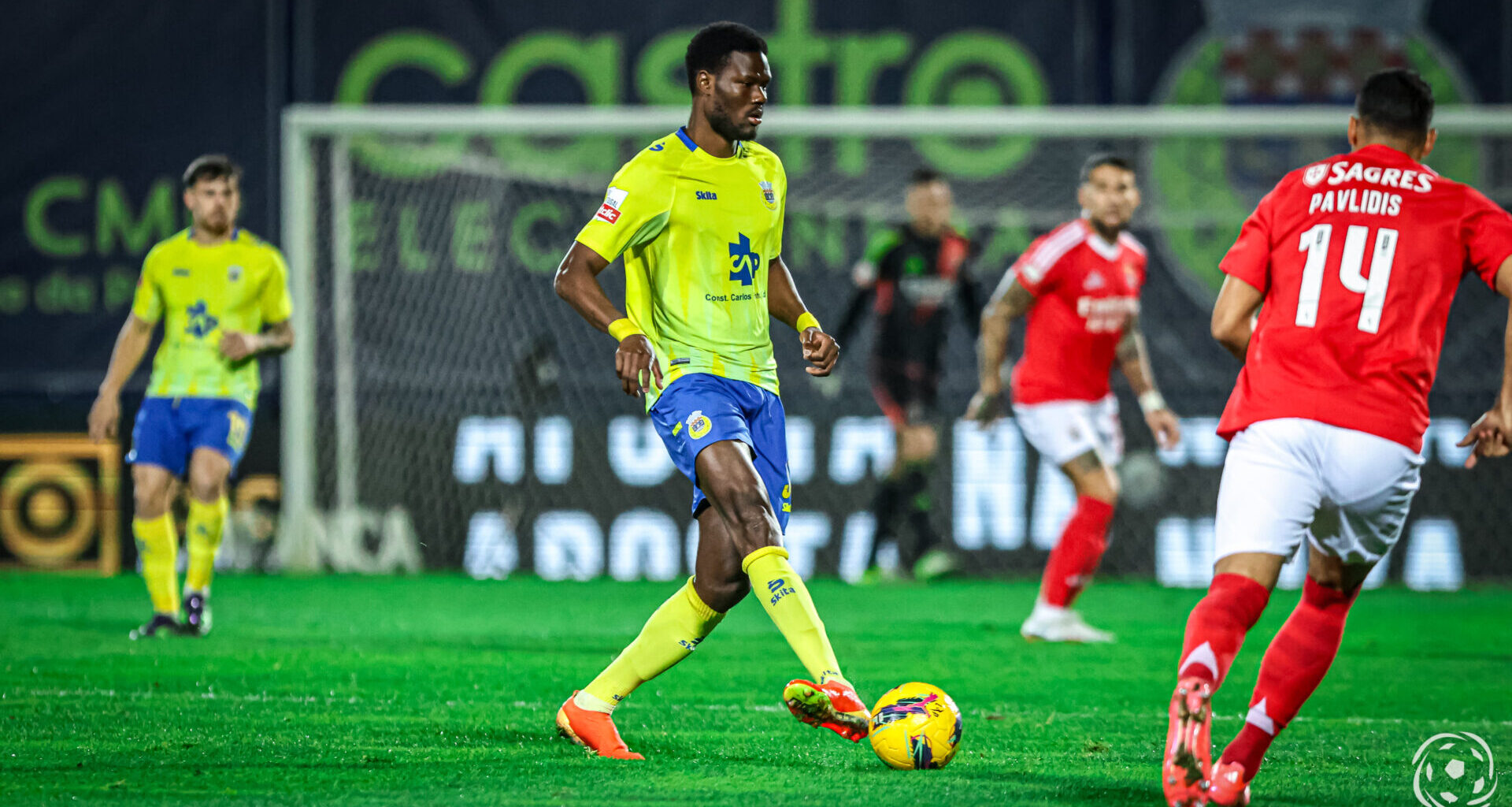 Arouca encaminha venda de Mamadou Loum para o Sporting Gijón e FC Porto também lucra com o negócio