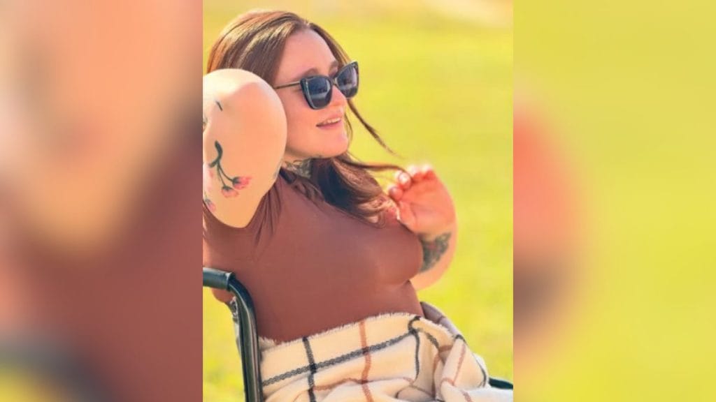 Jovem brasileira com a "pior dor do mundo" passa por nova etapa de tratamento; entenda