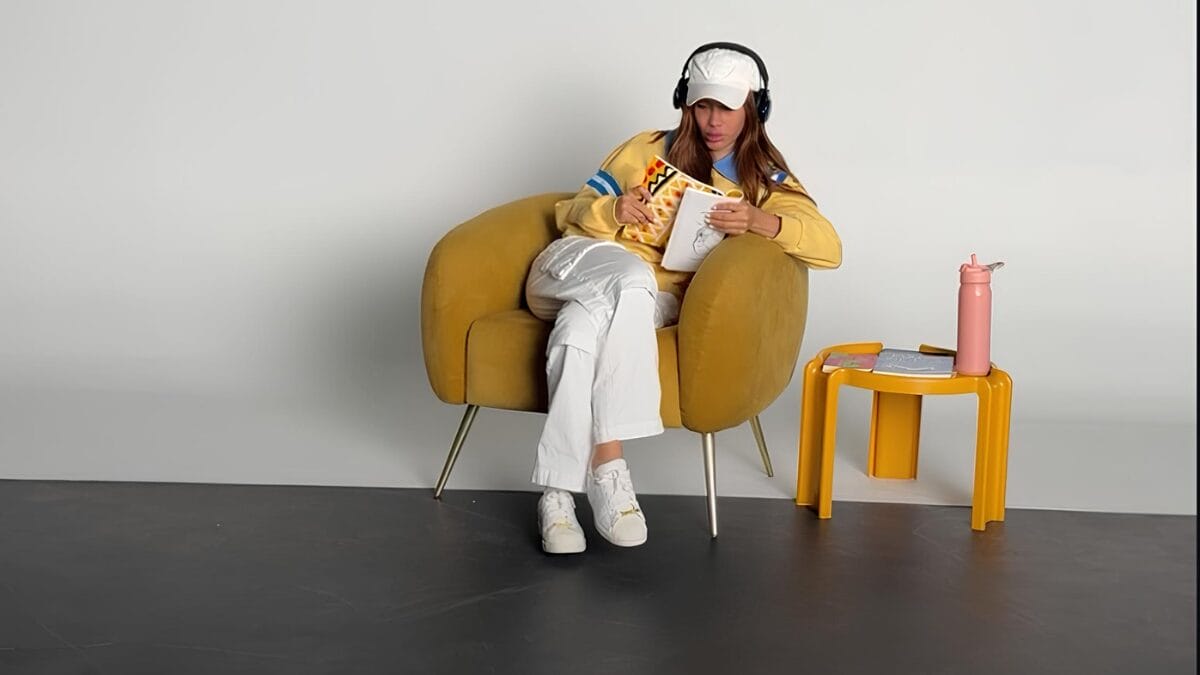 Qual livro Anitta estava lendo em live silenciosa de 30 minutos