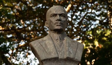 Restauro de bustos na Praça Costa Pereira em Vitória