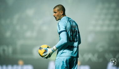 Ricardo Velho não está na ficha de jogo do Farense x Marítimo e saída neste mercado ganha força