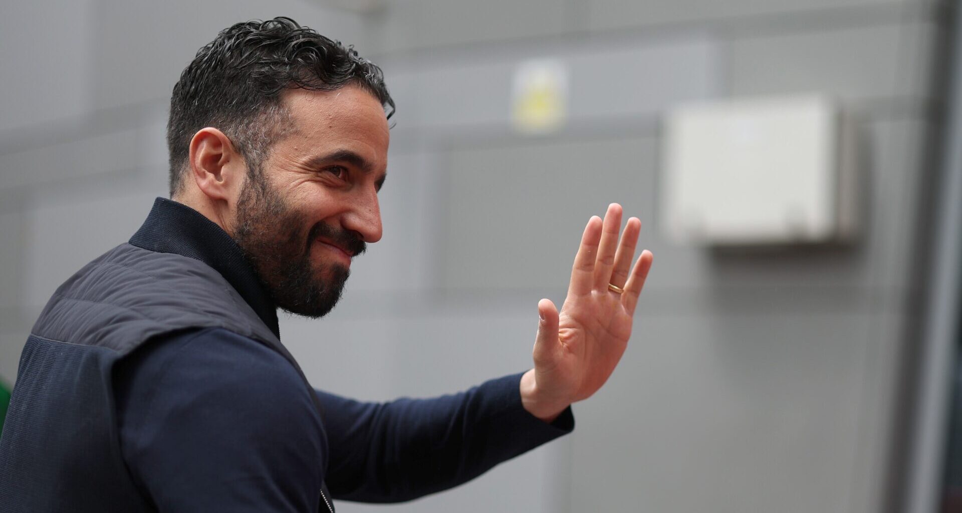 Manchester United pode oferecer mais de 70 milhões de euros por médio do Barcelona