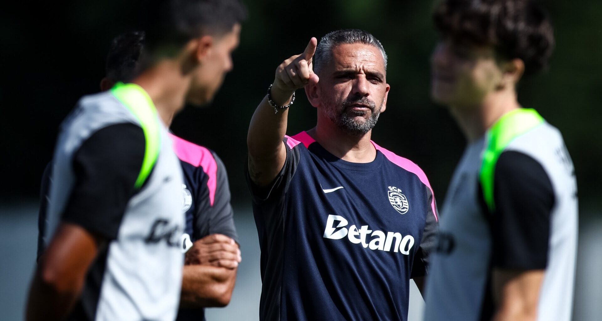 Sporting vai ter 2 reforços não oficializados às ordens de Rui Borges no regresso aos treinos