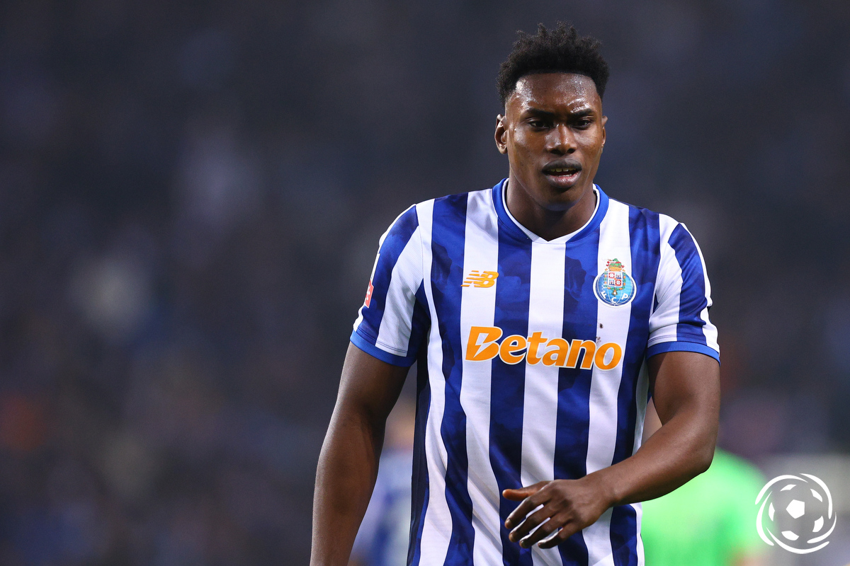 Newcastle pondera avançar para a contratação de Samu Aghehowa