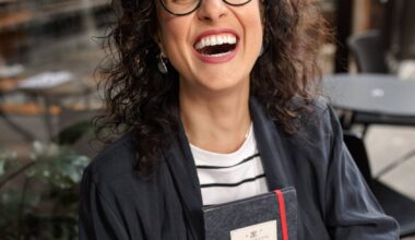 De Santos, Sandra Acosta lança coletânea de crônicas sobre vida em Londres