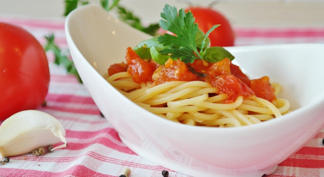 Os tomates carmem, holandês, débora, cereja, sweet grape, pera e caqui, por exemplo, são excelentes opções para a salada do dia a dia. -Pixabay