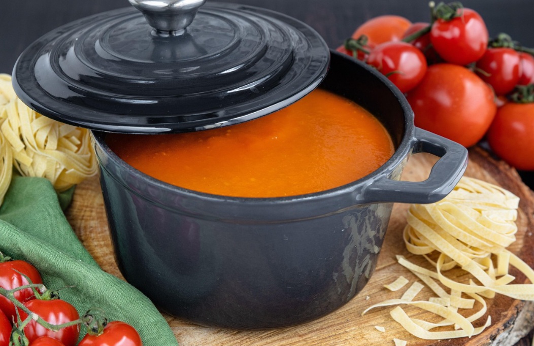 Para aqueles que têm alergia a este fruto, devem evitar o consumo do tomate verde, pois ele possui uma substância que se chama solanina. Ela pode provocar sintomas como diarreia, vômitos e outros distúrbios gastrointestinais.-Pixabay