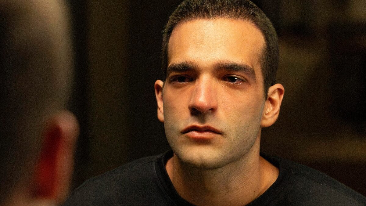 Afonso descobre leucemia, abandona os Roitman e recebe a notícia que pode salvá-lo