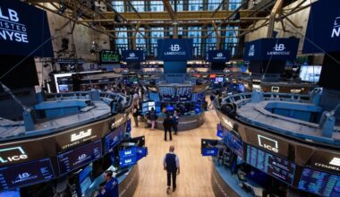 Wall Street fecha em alta com mercado cripto em destaque