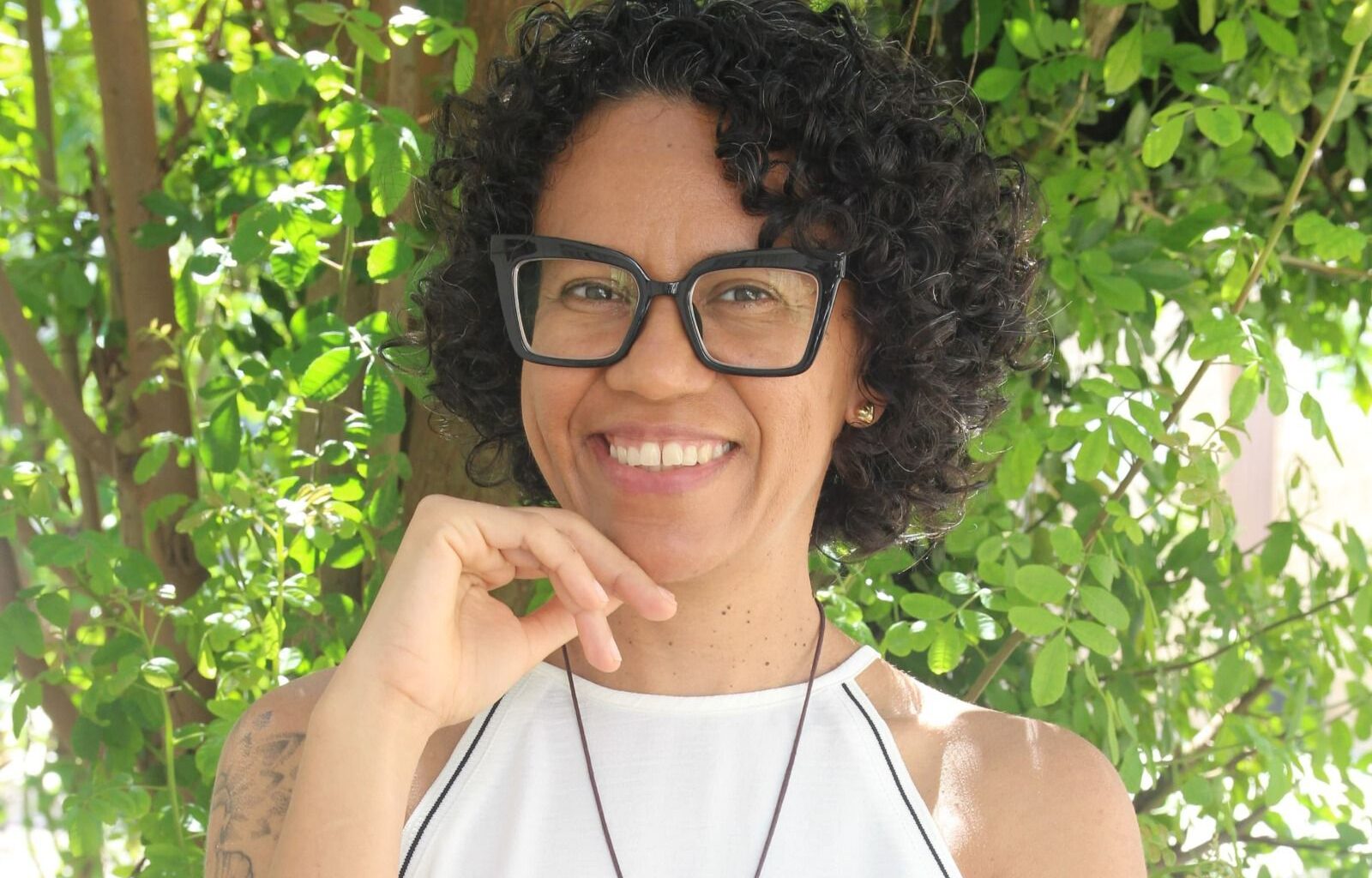 ESCRITORA BAIANA ANA CECÍLIA FERREIRA LANÇA “PRETA” NESTE SÁBADO (23), TRATANDO DE PERTENCIMENTO E IDENTIDADE A PARTIR DA TRANSIÇÃO CAPILAR
