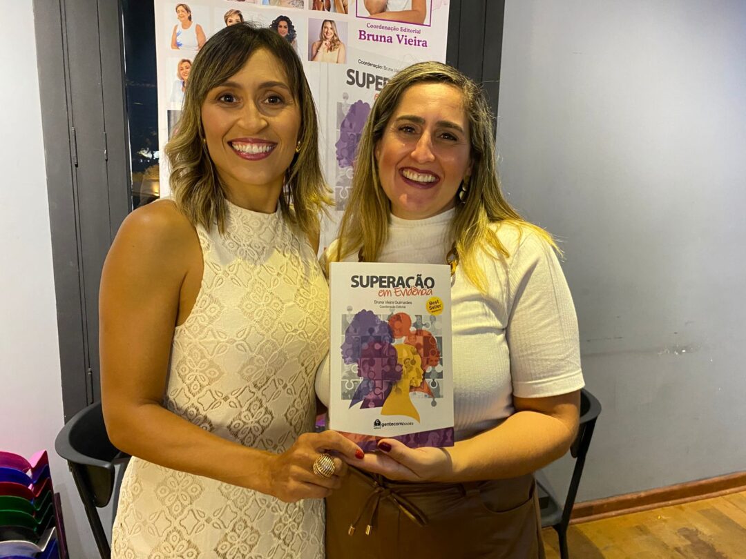 Psicóloga de Piracicaba realiza noite de autógrafos para comemorar seu primeiro livro