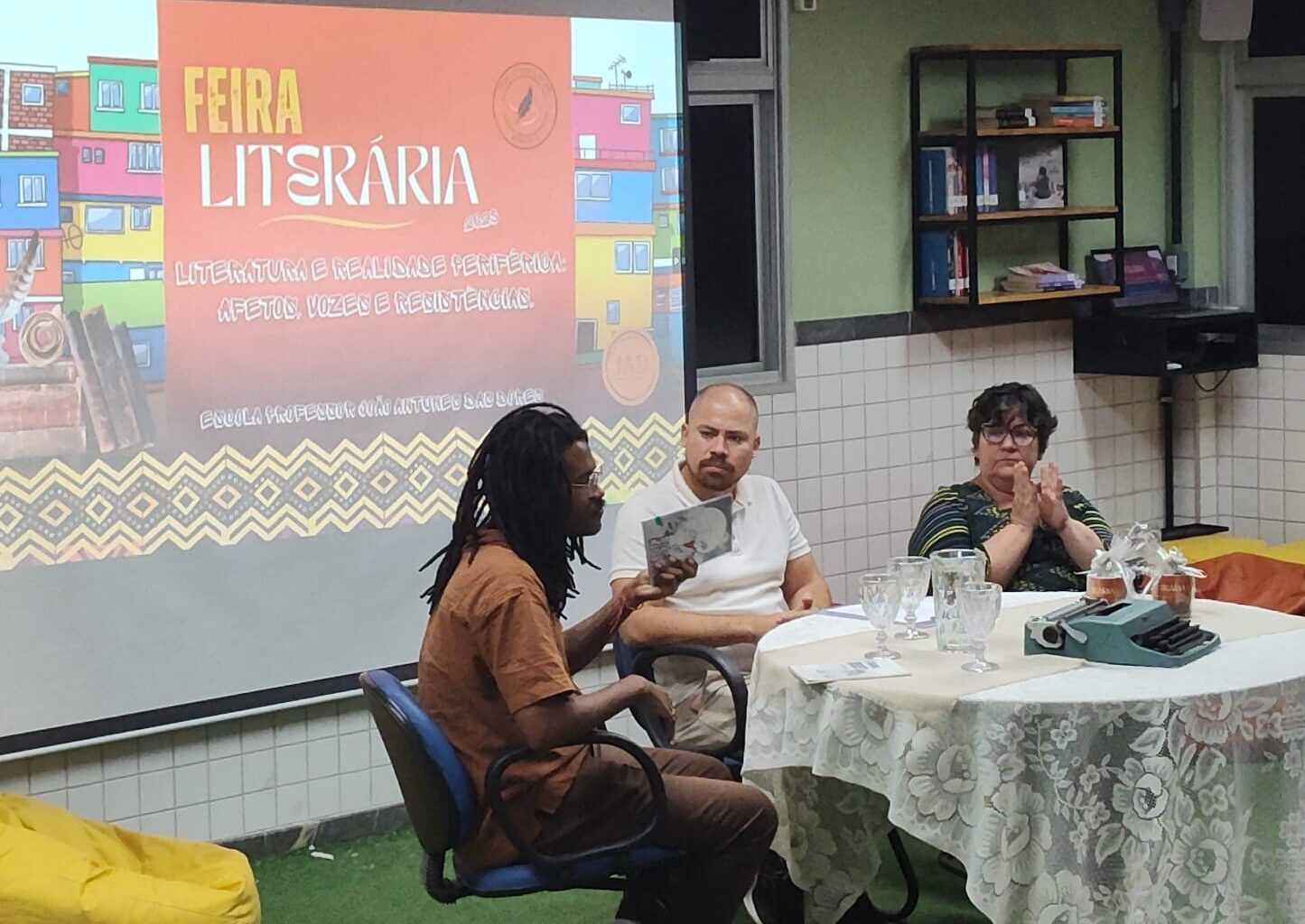 Estudantes da Serra celebram literatura periférica em Feira Literária