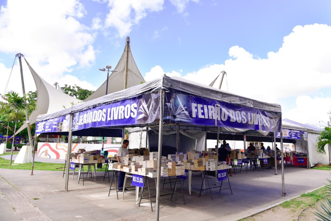 Feirão de Livros na Praça Luiz Pereira Lima vai até este domingo (31)